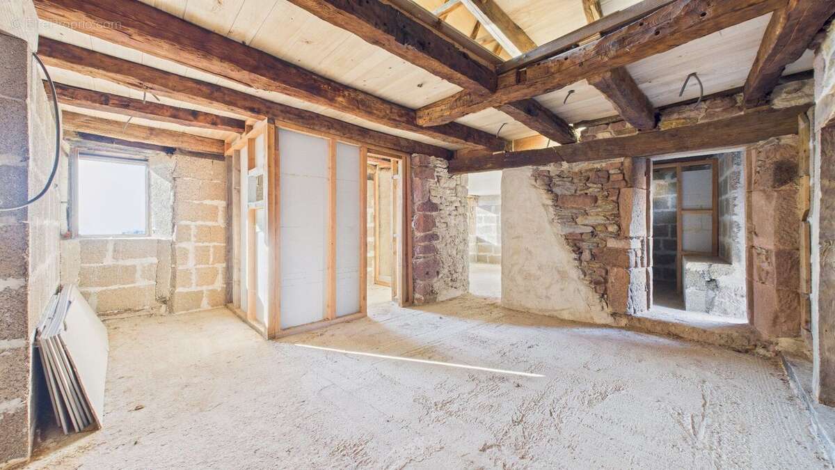 Ensemble en pierre, à rénover  avec terrain certifié AB  VILLECOMTAL - photo 6