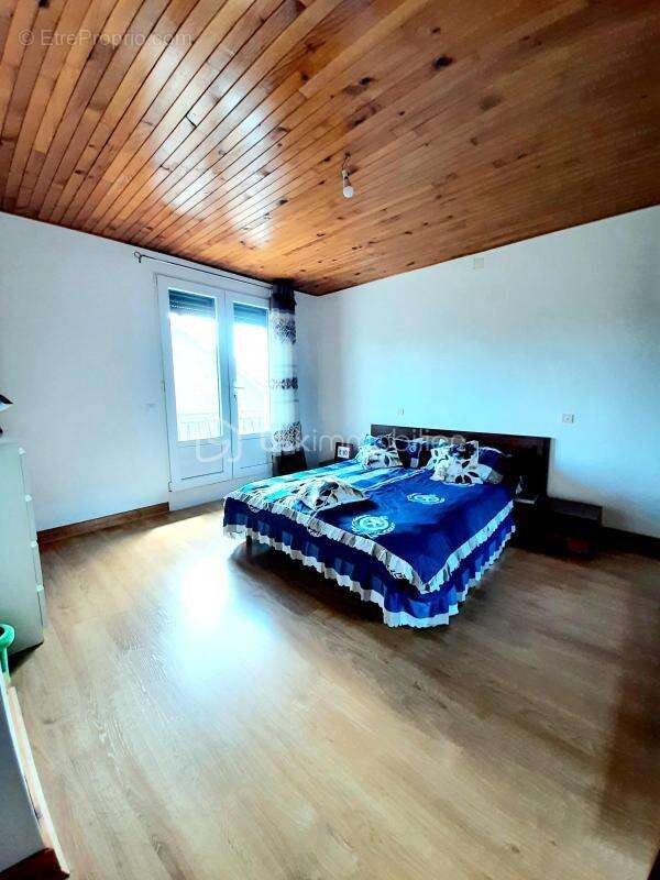 Maison à LA CHAPELLE-MONTBRANDEIX