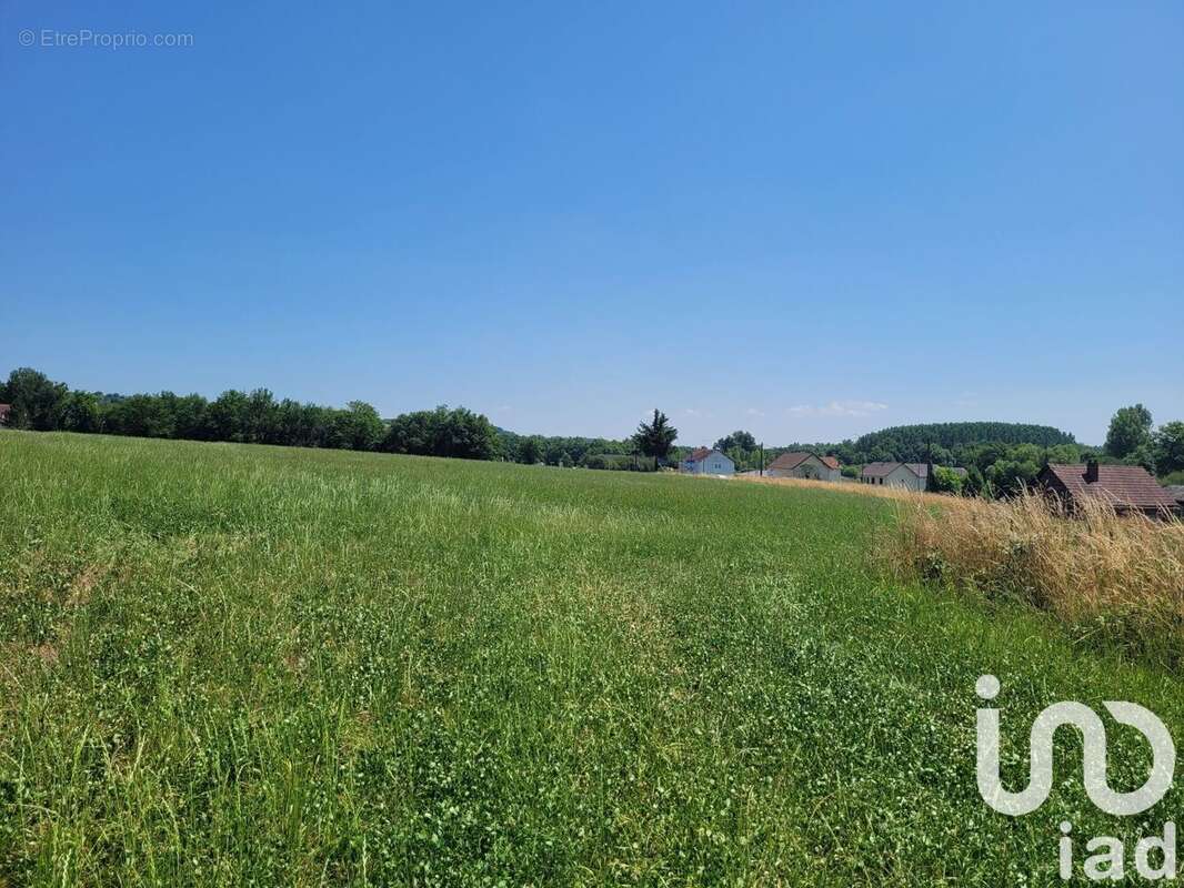 Photo 3 - Terrain à OBJAT