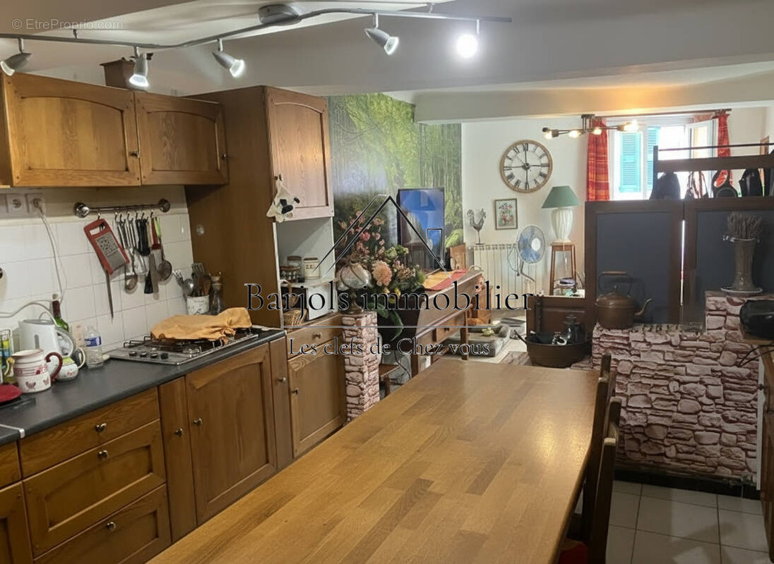 Appartement à VARAGES