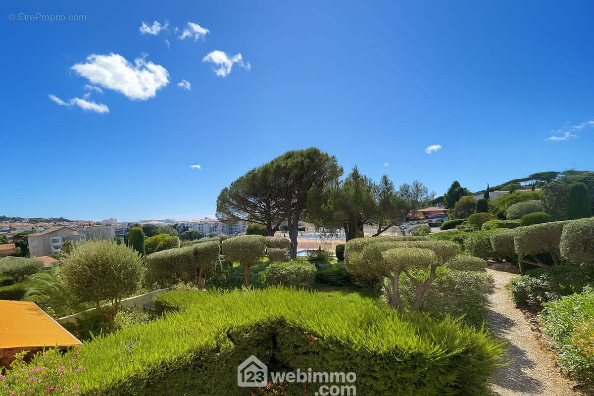 Un écrin de verdure : appartement avec superbe vue sur parc paysager. - Appartement à SAINTE-MAXIME