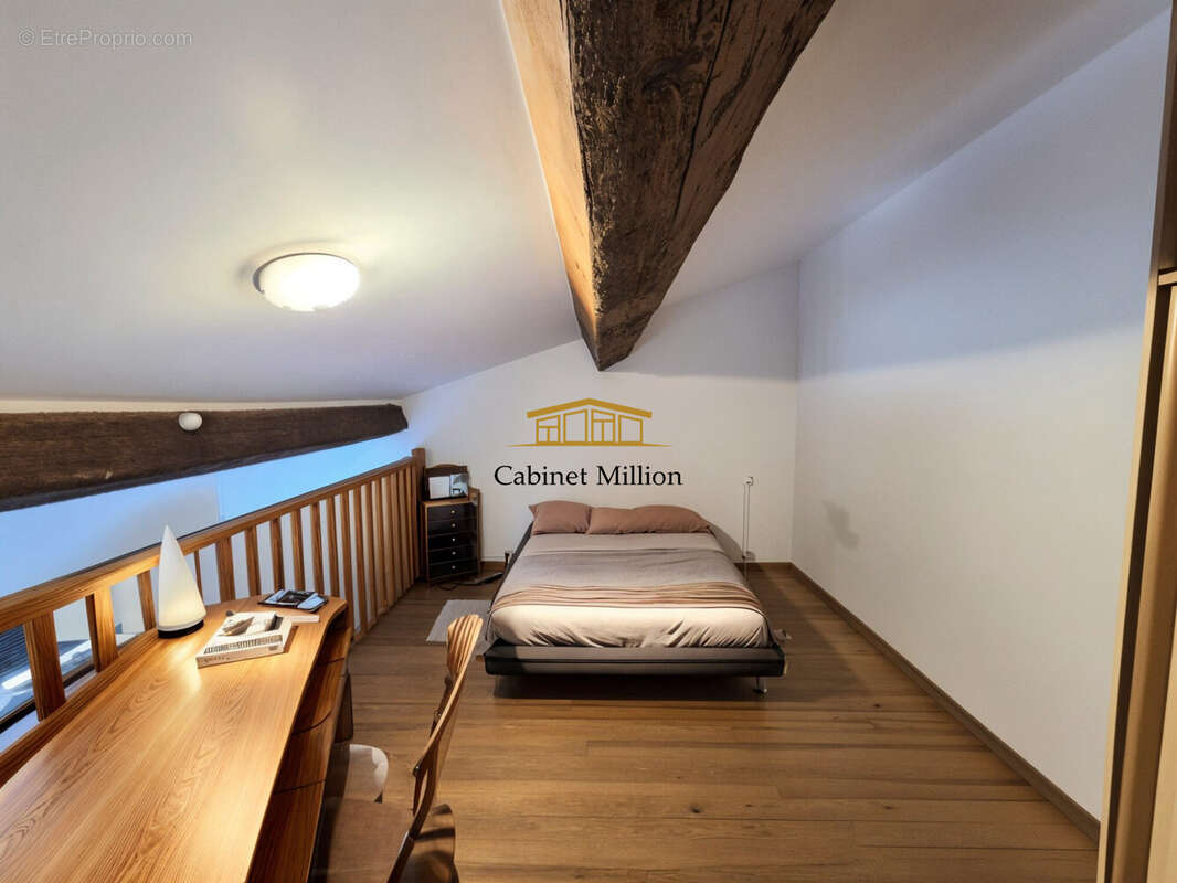 Appartement à VIC-LA-GARDIOLE