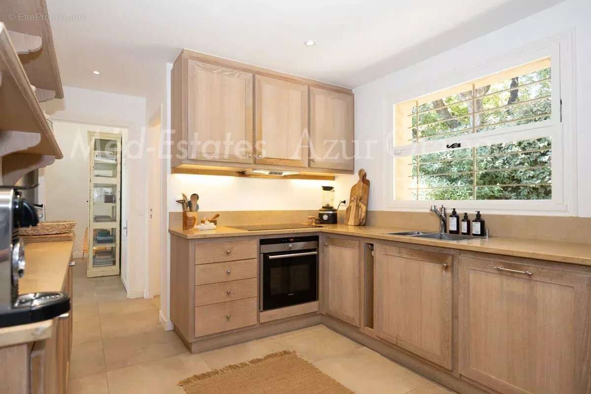 Villa d'exception avec vue panoramique à Grimaud. - photo 4