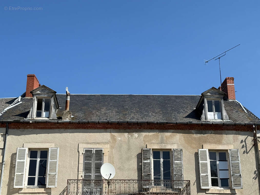 Auv 1227 : Maison de bourg à rénover, jardin, garages et grange - photo 28