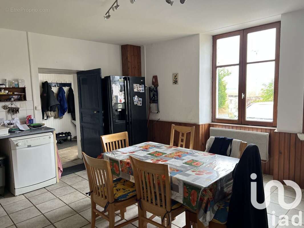 Maison 239 m² à Villemain  - photo 5
