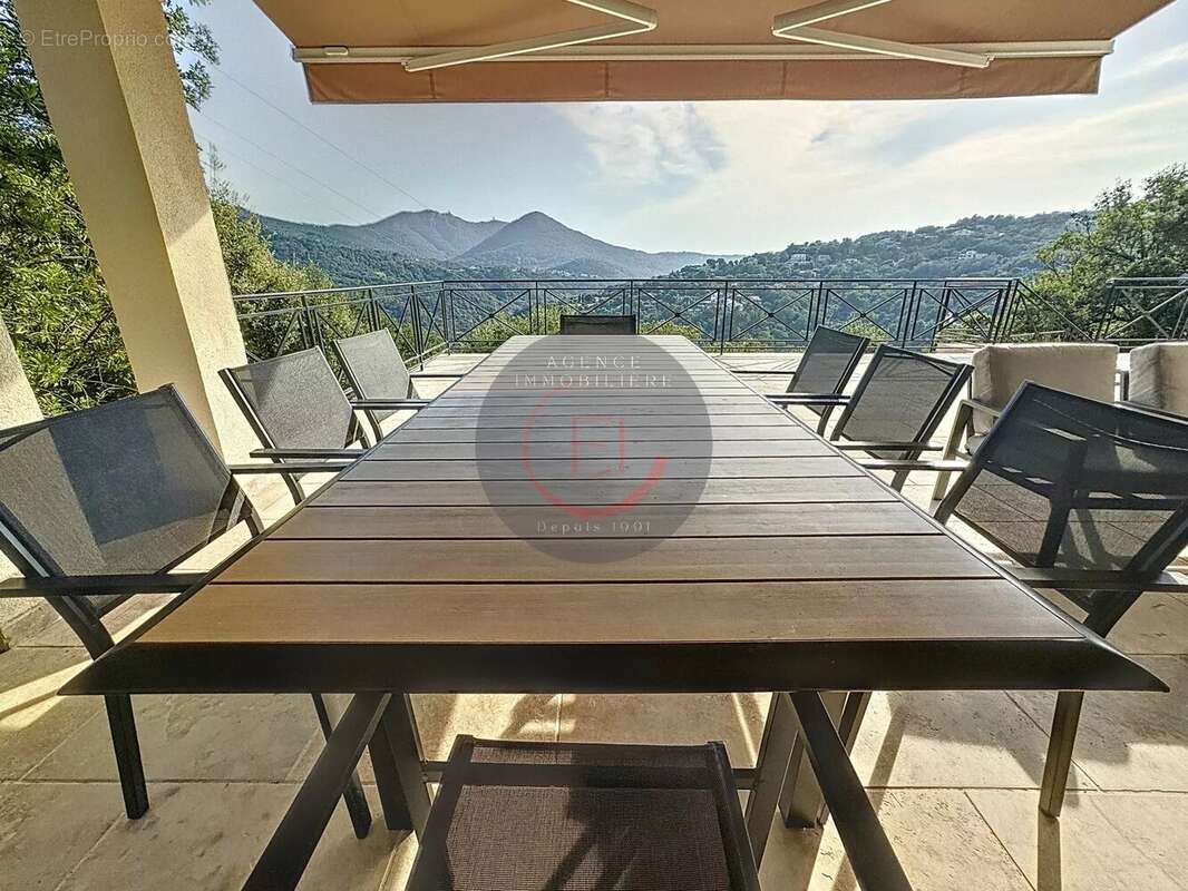 Maison à LES ADRETS-DE-L&#039;ESTEREL