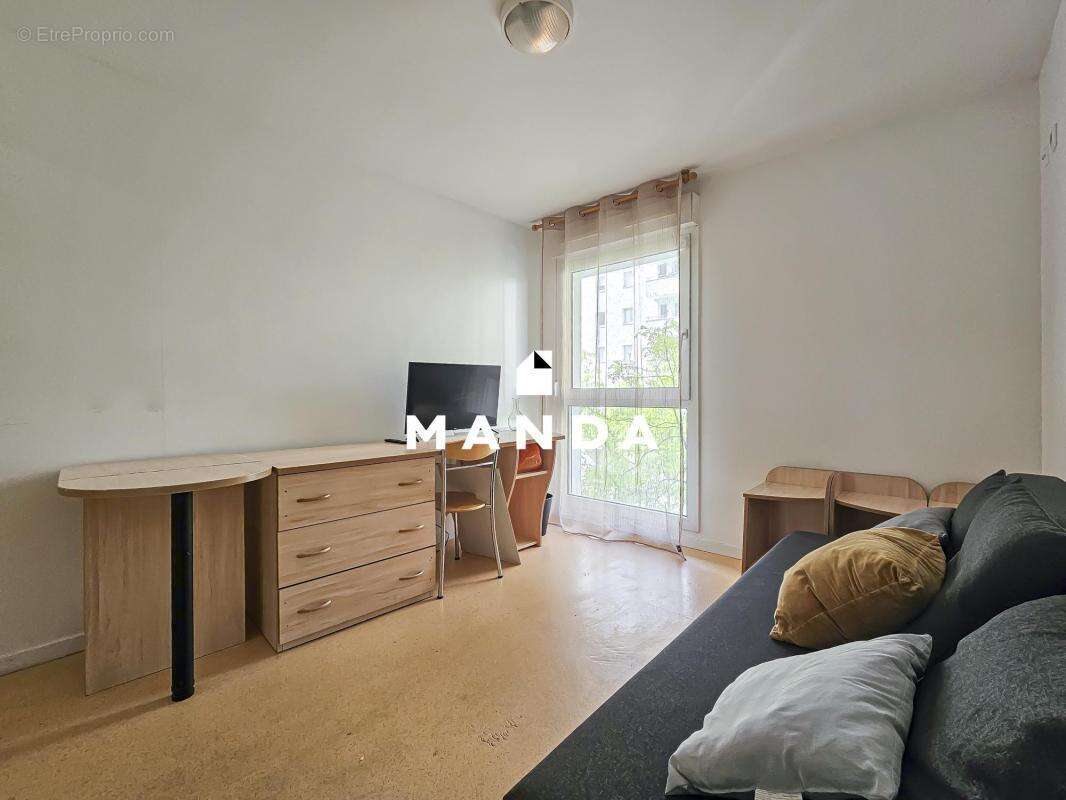 Appartement à COURBEVOIE