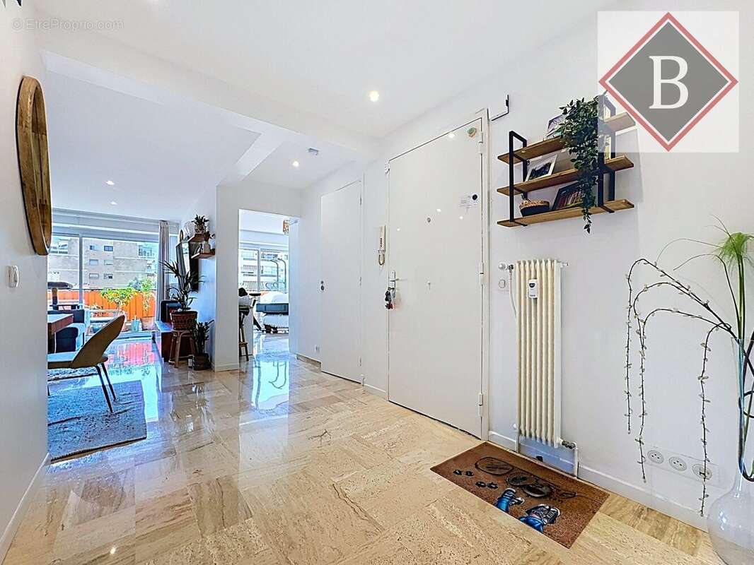 Appartement 69 m² à Le Cannet  - photo 2