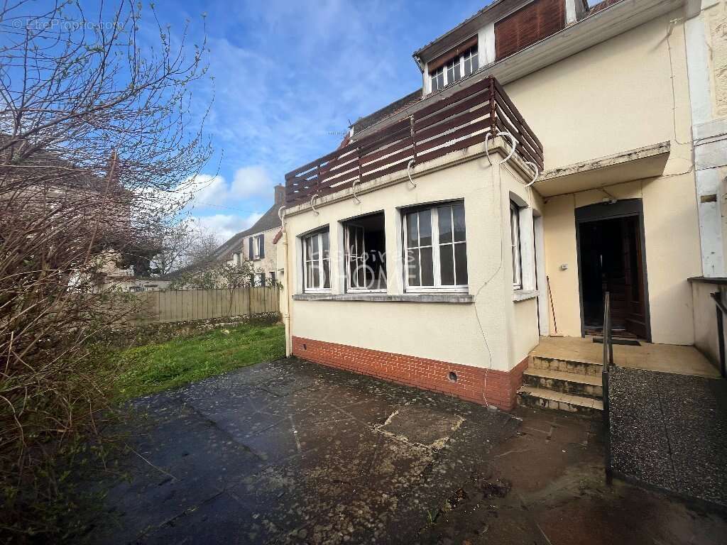 Maison à JOUY-LE-CHATEL