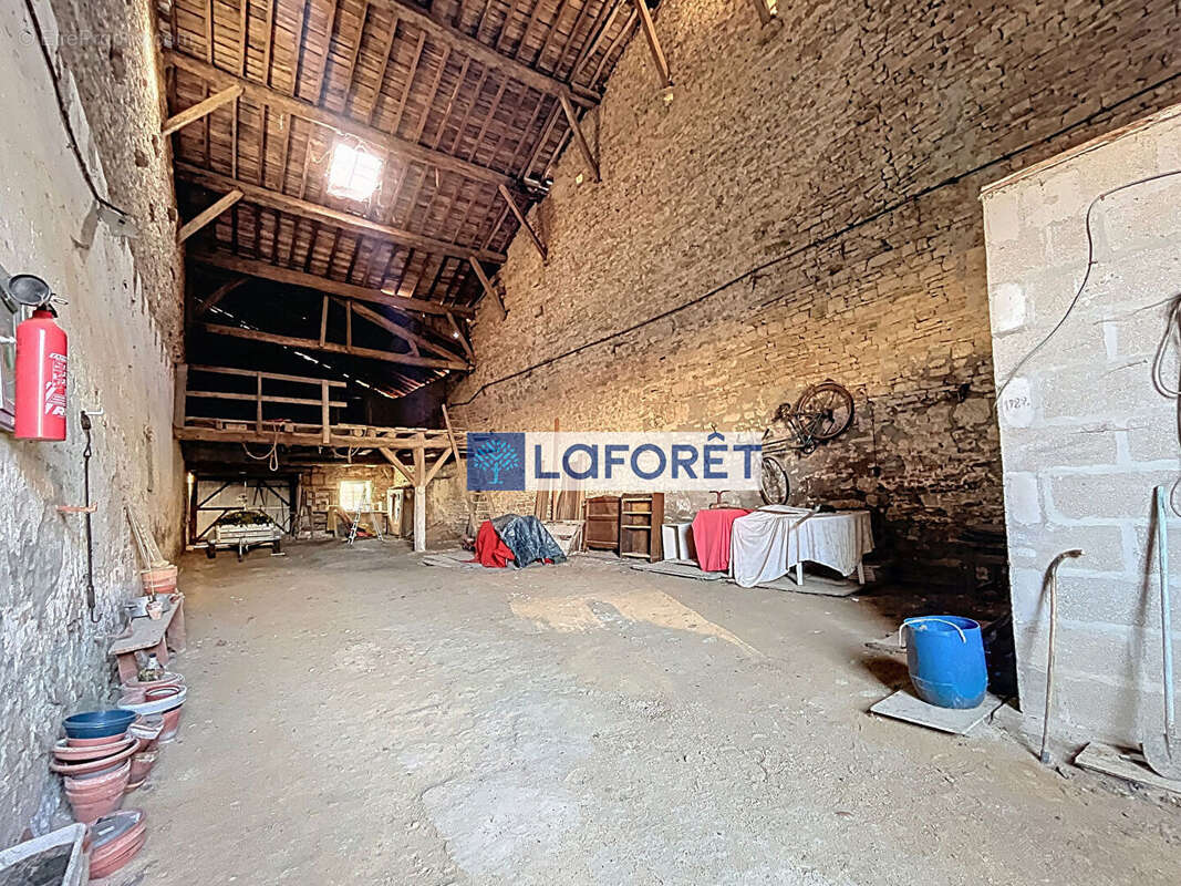 Maison à DOMMARTIN-LE-SAINT-PERE