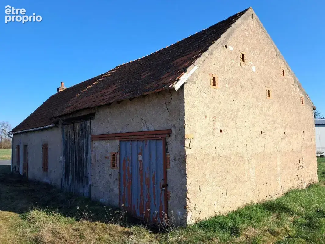 Maison à rénover à Lapalisse avec petit terrain - photo 2