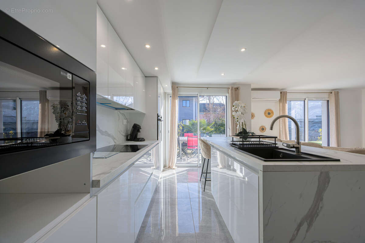 Maison à BRISON-SAINT-INNOCENT