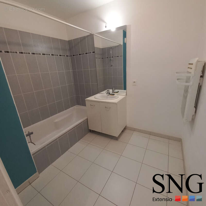 Appartement à ROQUEBRUNE-SUR-ARGENS