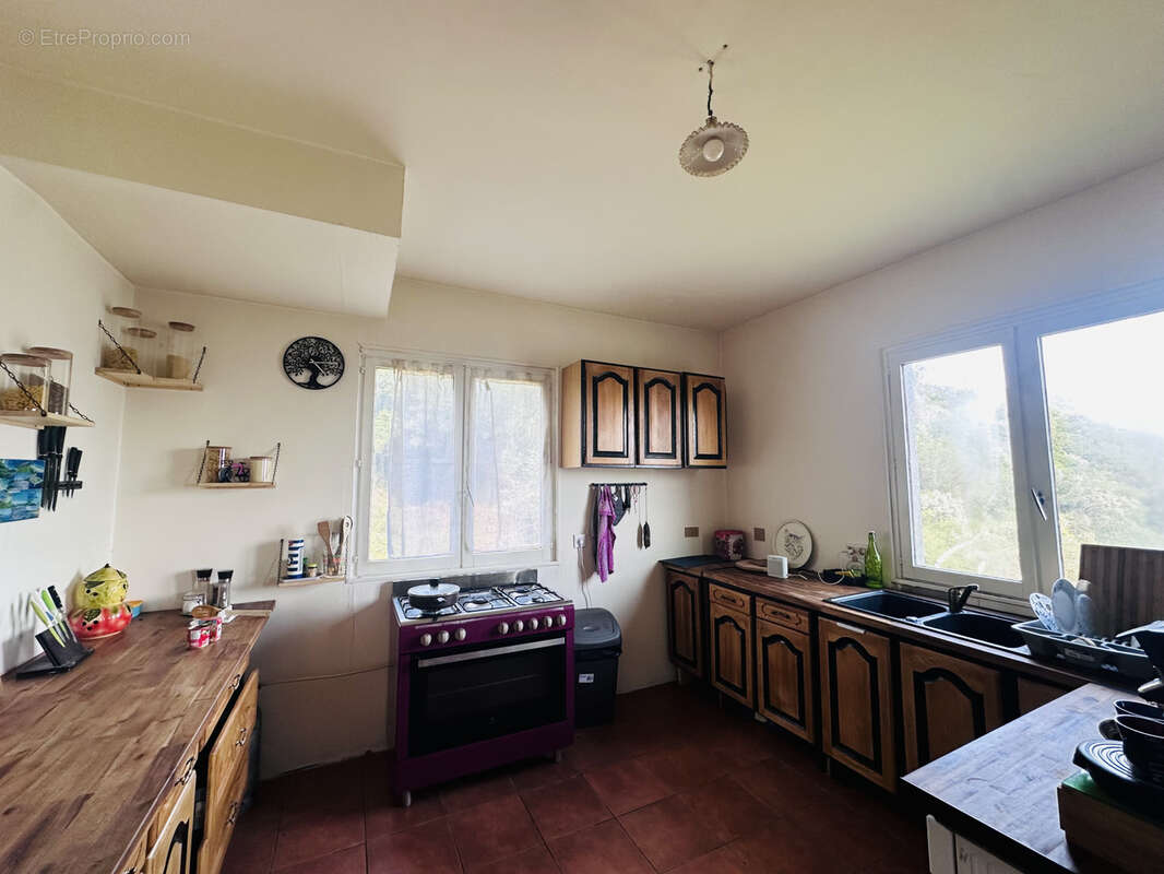 Grande maison T5  au calme avec vue sur la vallée - photo 8