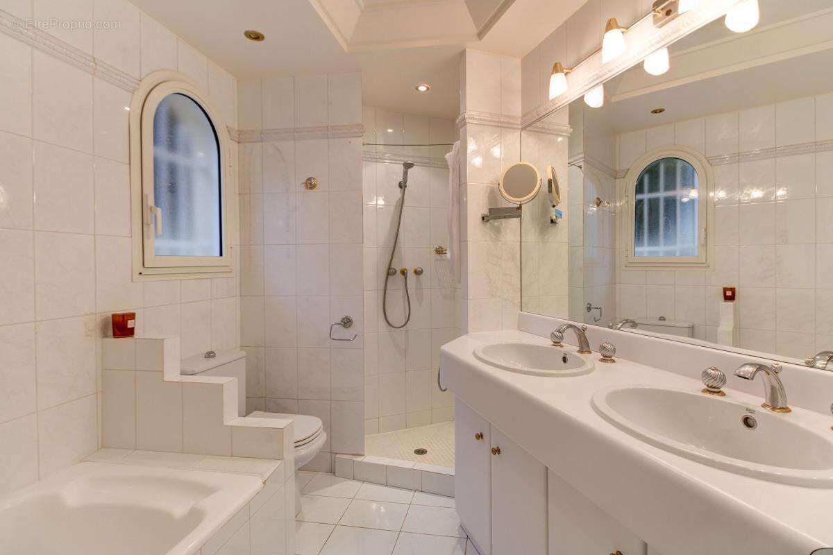 Appartement à MANDELIEU-LA-NAPOULE