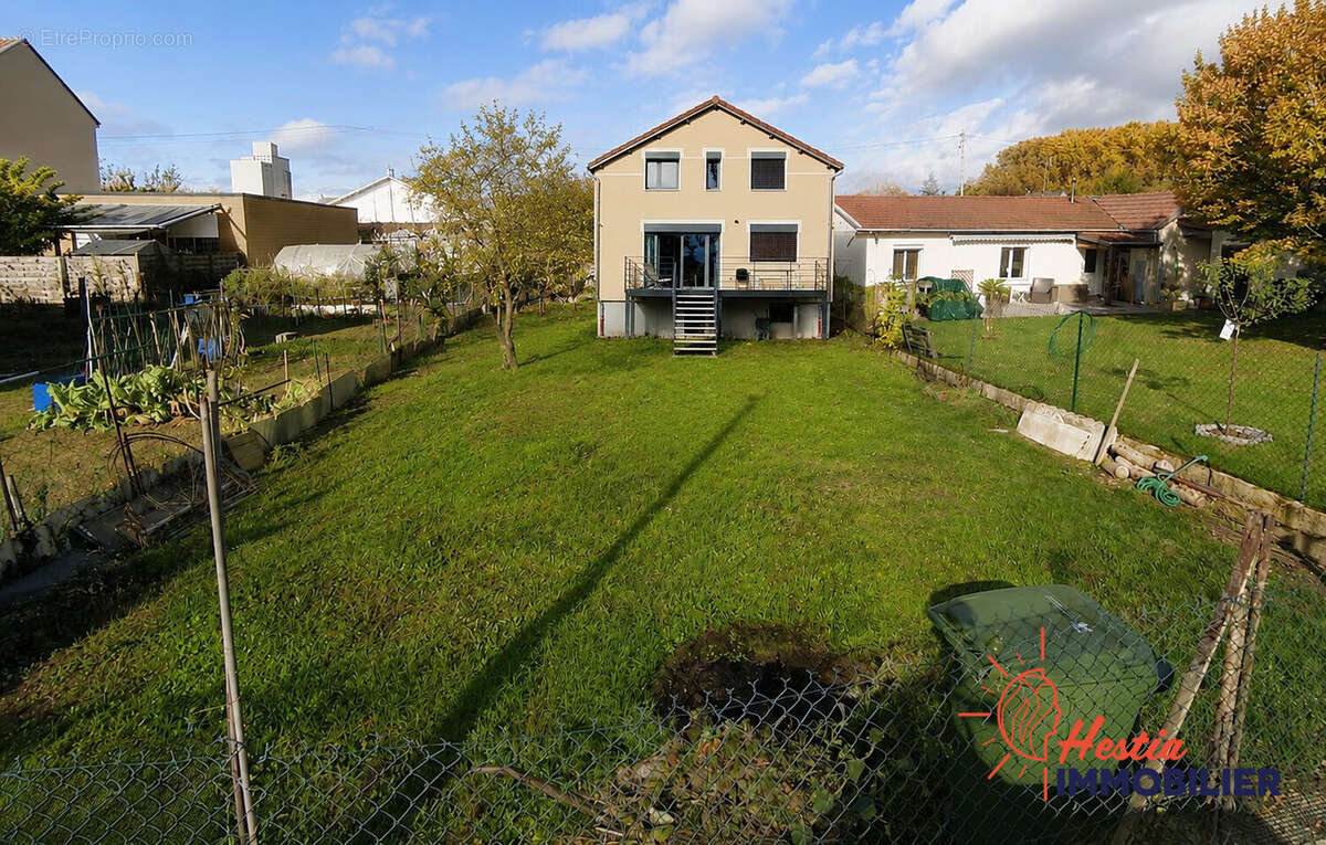Terrain 764 m² à Chalons-En-Champagne  - photo 2