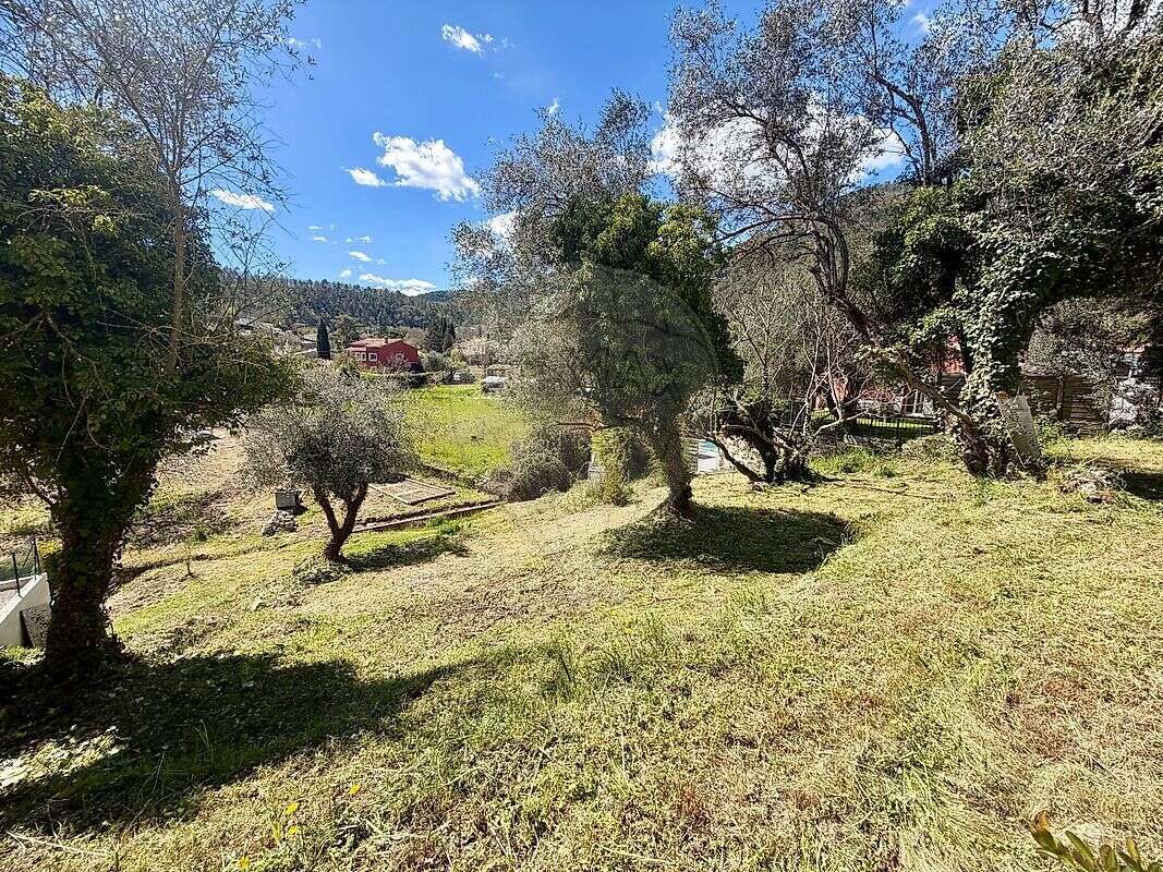 Terrain à TOURRETTE-LEVENS