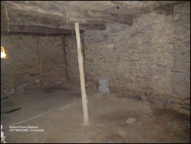 Charmante maison mitoyenne à rénover avec grange attenante – Laissez libre cours à vos projets ! - photo 9