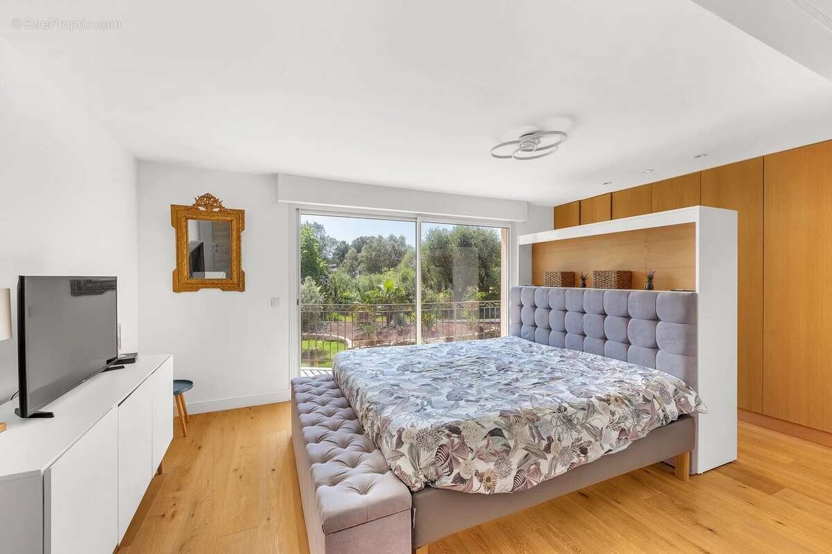 Maison à ROQUEFORT-LES-PINS