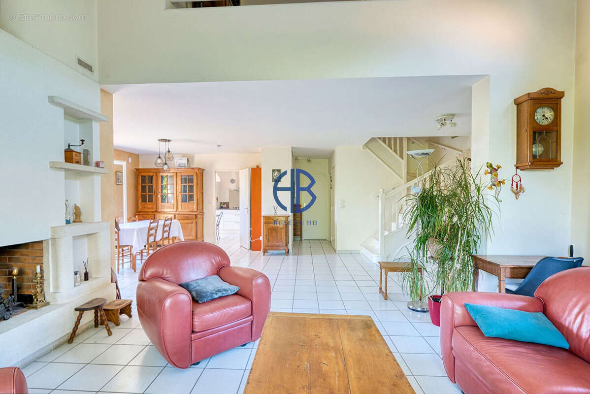 Maison à SAINT-BONNET-DE-MURE