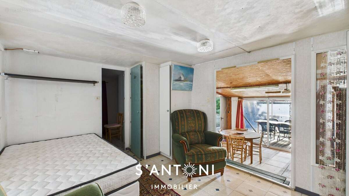 Terrain à VILLENEUVE-LES-BEZIERS