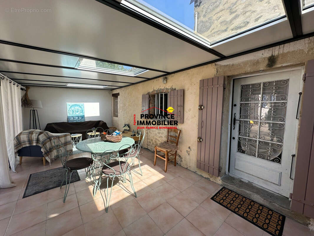 Maison 246 m² à Grignan  - photo 4