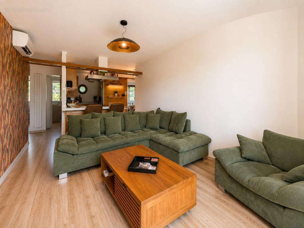 Appartement - 5 pièces - Vue Parc - Cave - Parking - Piscine - Tennis - Parc - Ligne 5 Tramway - Proche Parc Montcalm - photo 2