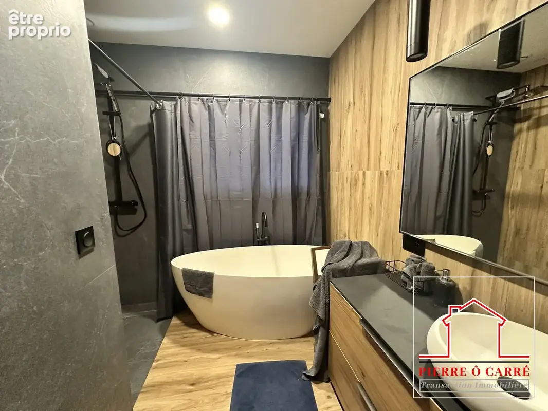 Maison 9 pièces 240 m² à vendre à Saint-Denis (97490) - photo 7