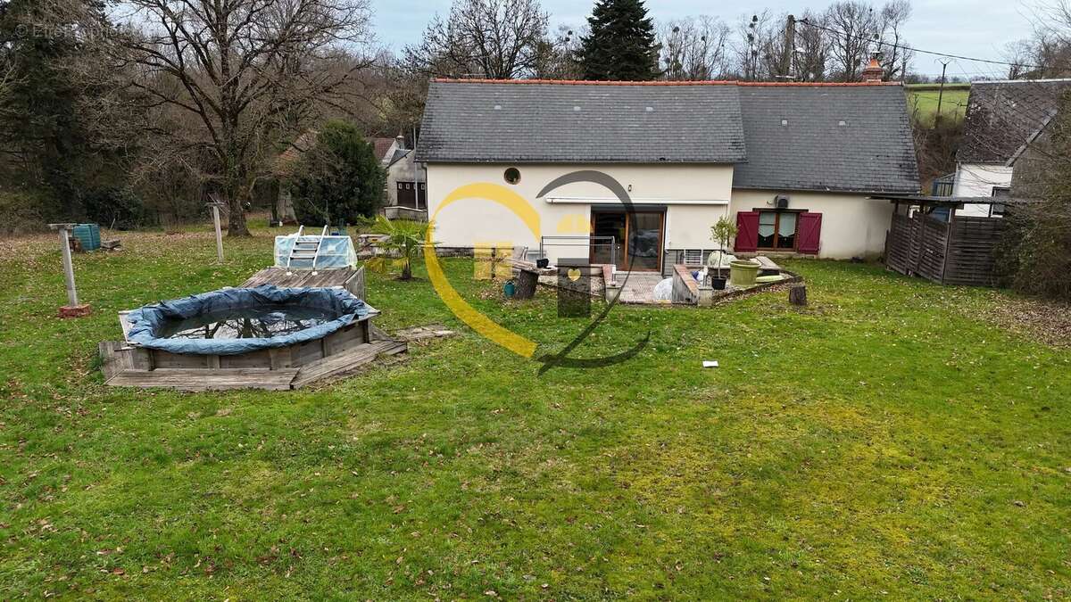 Maison à IVOY-LE-PRE