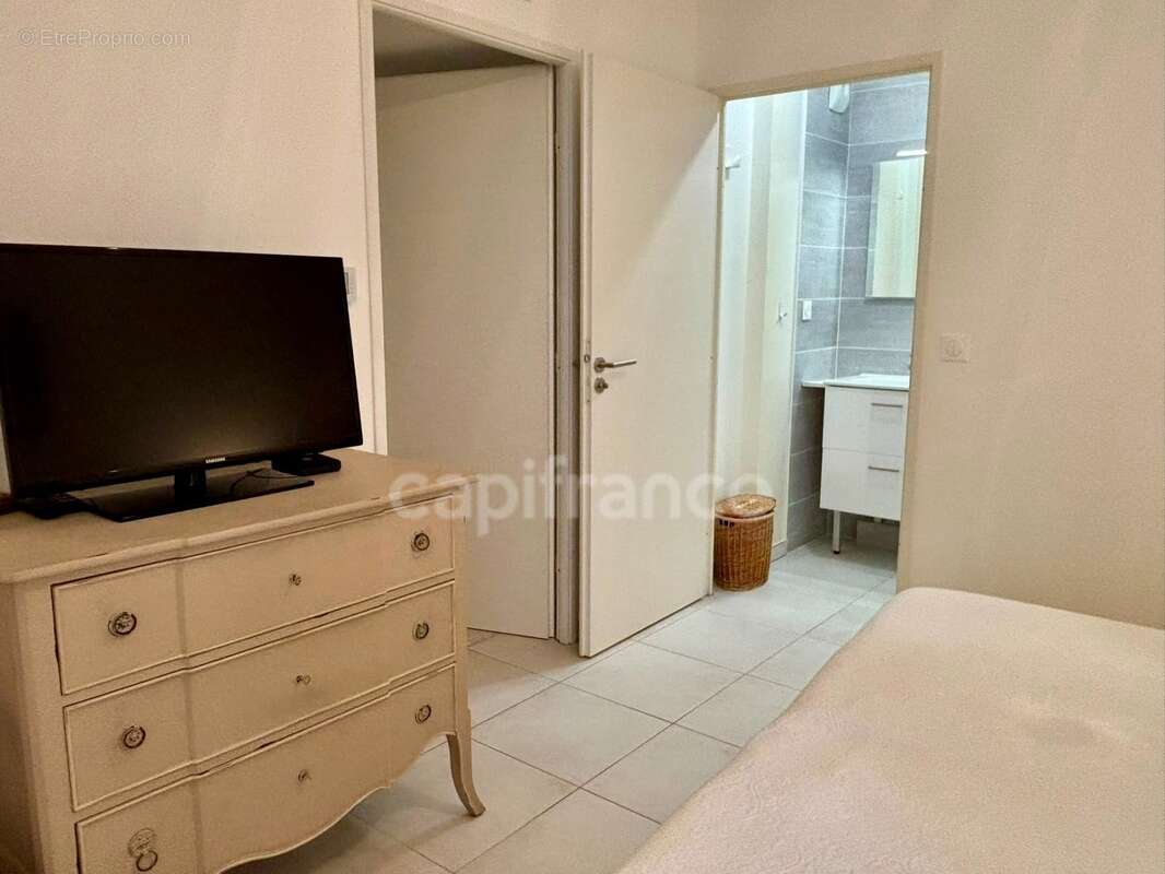Appartement à vendre 4 pièces HYERES (83) - Plain pied - 2 parkings - 2 terrasses - photo 32
