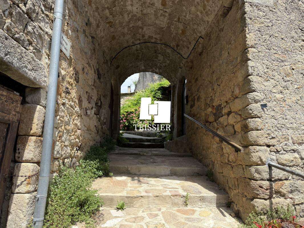 Maison à SAINT-PAUL-LE-JEUNE