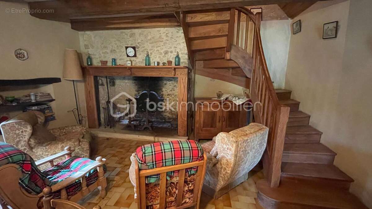 Maison à PRESSIGNAC-VICQ