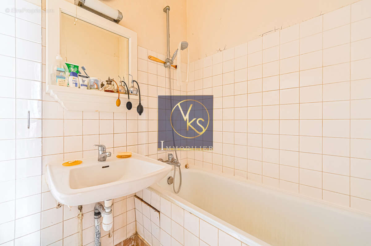 Appartement à PARIS-1E