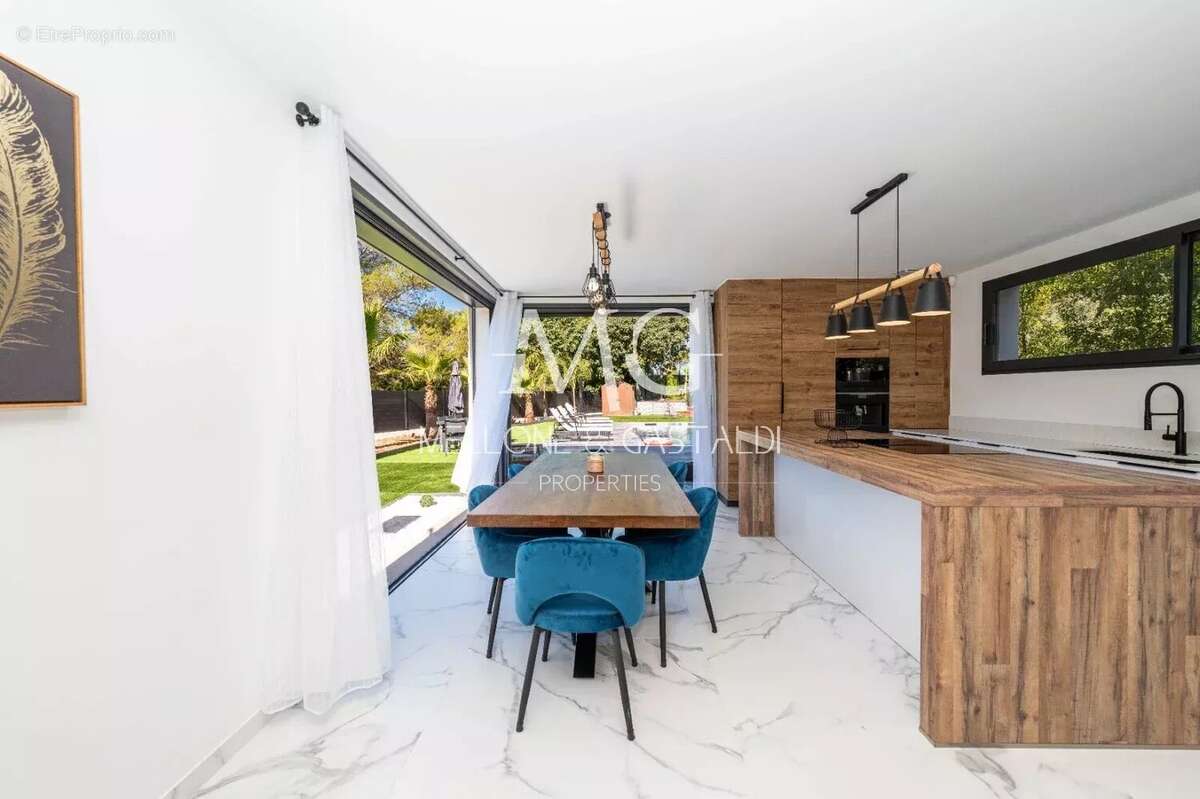 Maison à MOUGINS