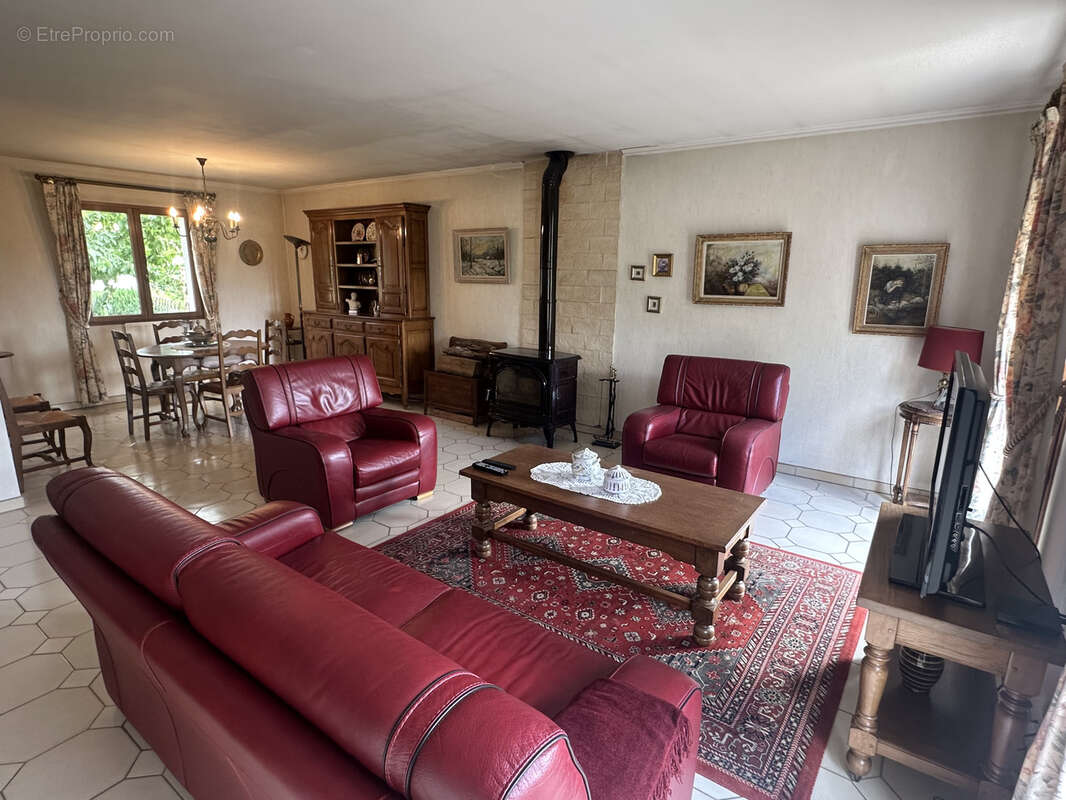 Maison à VAUX-LE-PENIL