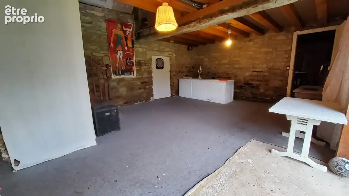 A VENDRE - Longère à rénover 110m2 - 5 pièces - 3 chambres - DERVAL - photo 4