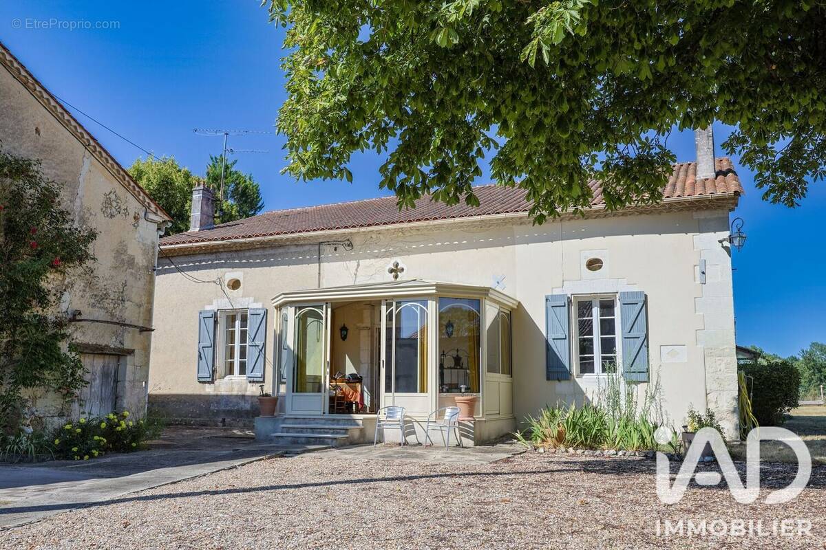 Photo 1 - Maison à PETIT-BERSAC
