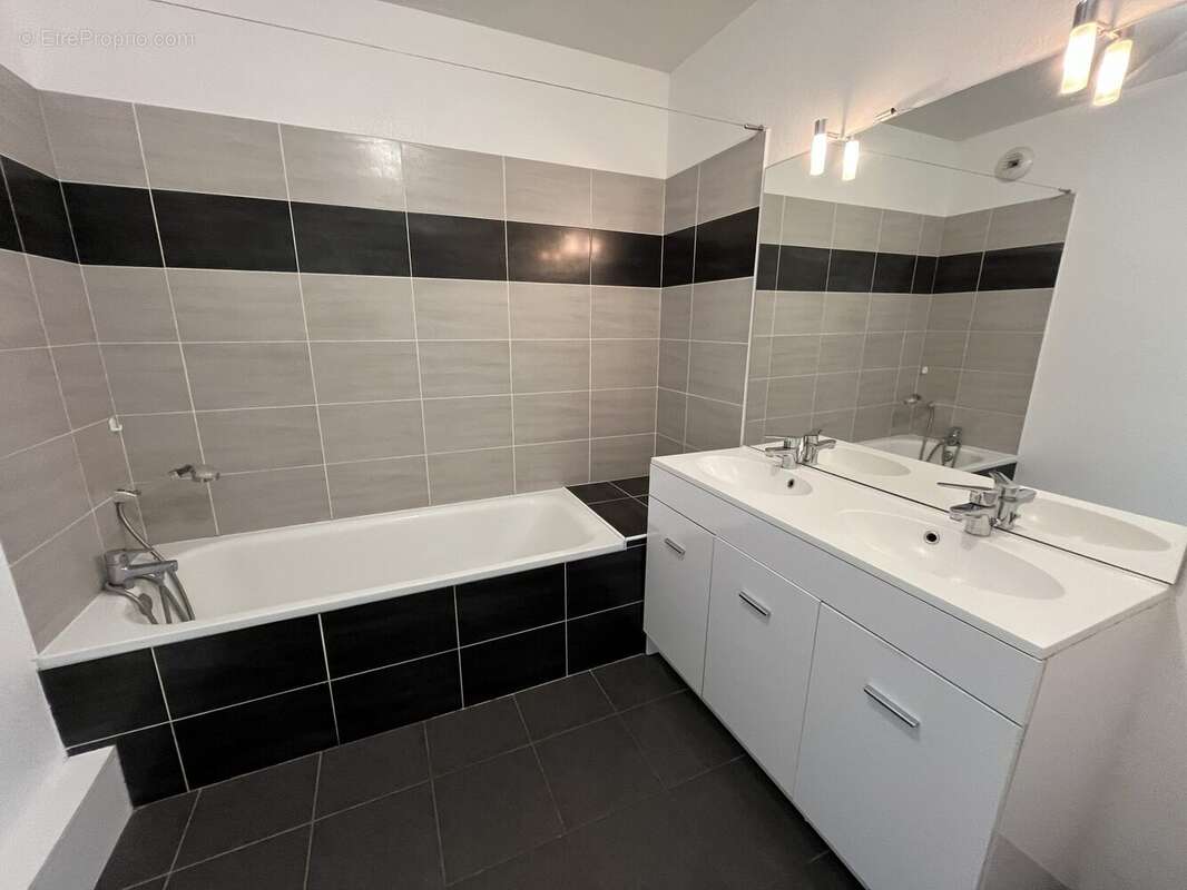 Appartement à BEAUZELLE