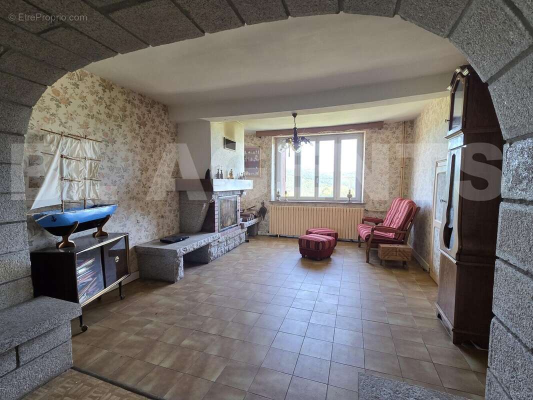 20250917_124502 - Maison à DUN-LES-PLACES