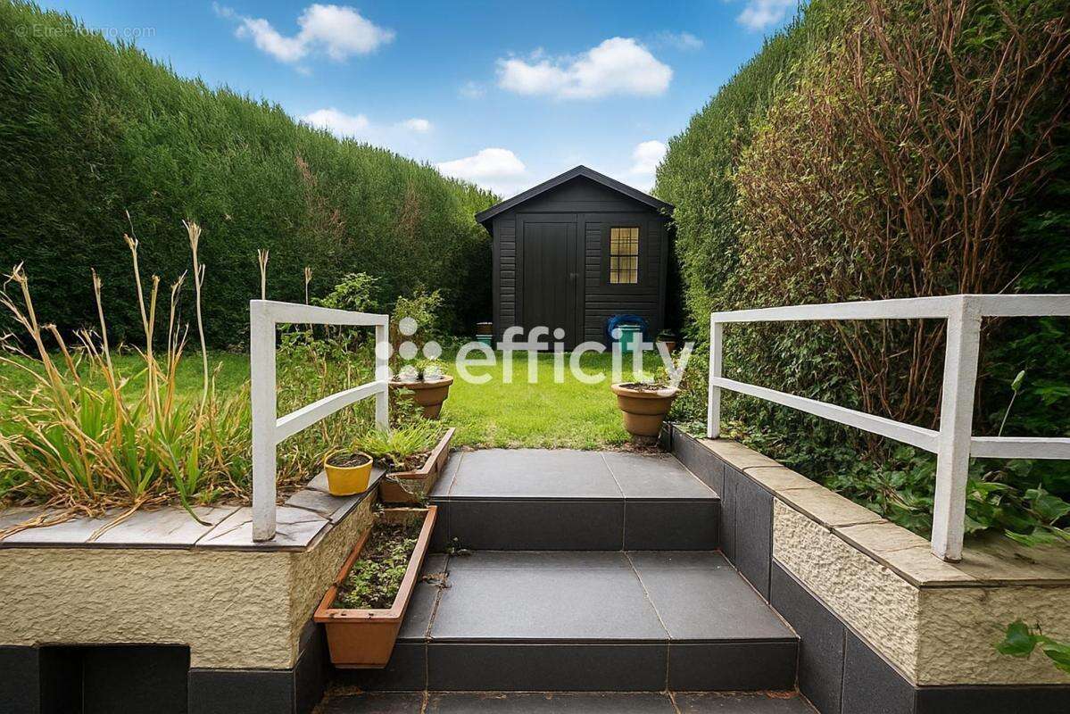 Maison à NEUVILLE-EN-FERRAIN