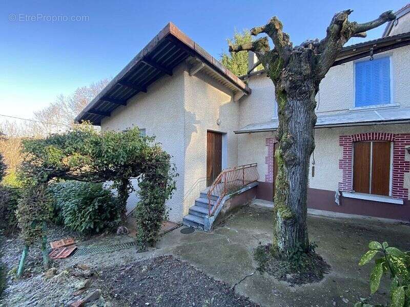 Maison 88 m² à Panissieres  - photo 2