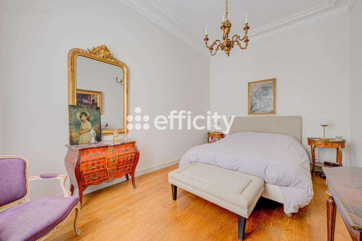 Appartement à PARIS-7E