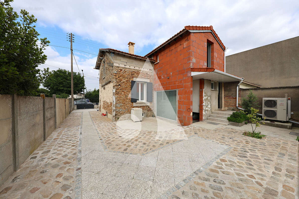 Maison à CORBEIL-ESSONNES