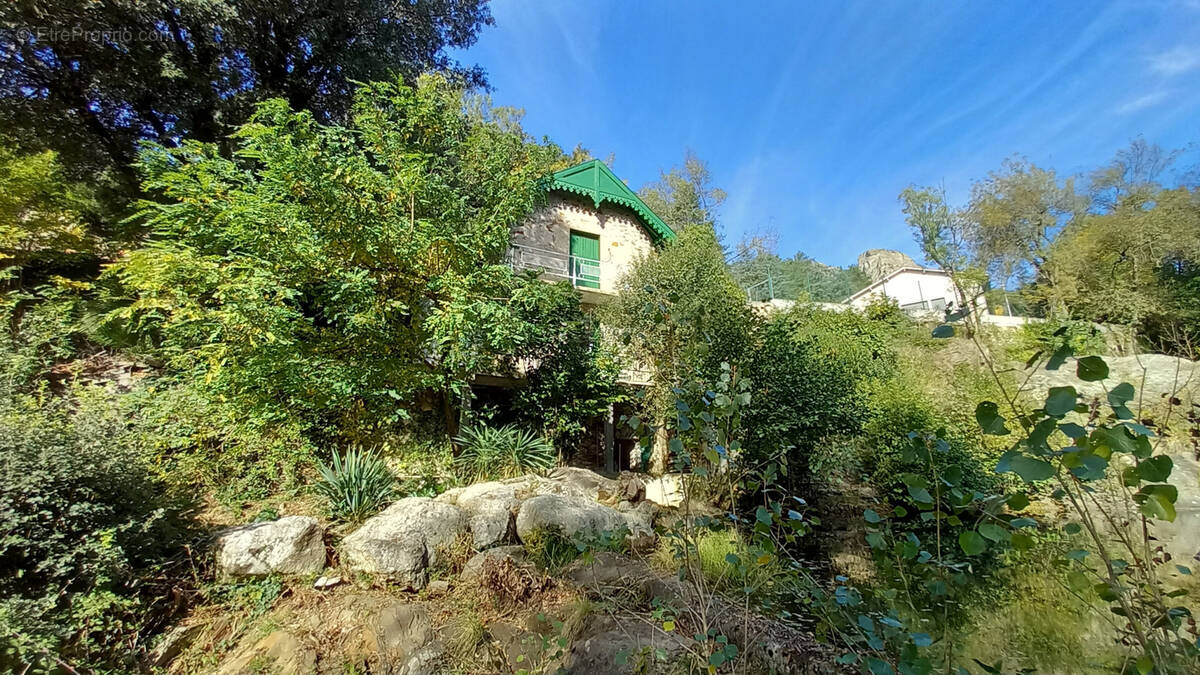 Maison à COLOMBIERES-SUR-ORB
