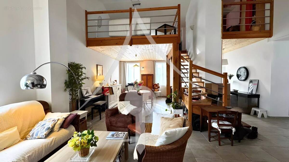 Maison à LAVERNOSE-LACASSE