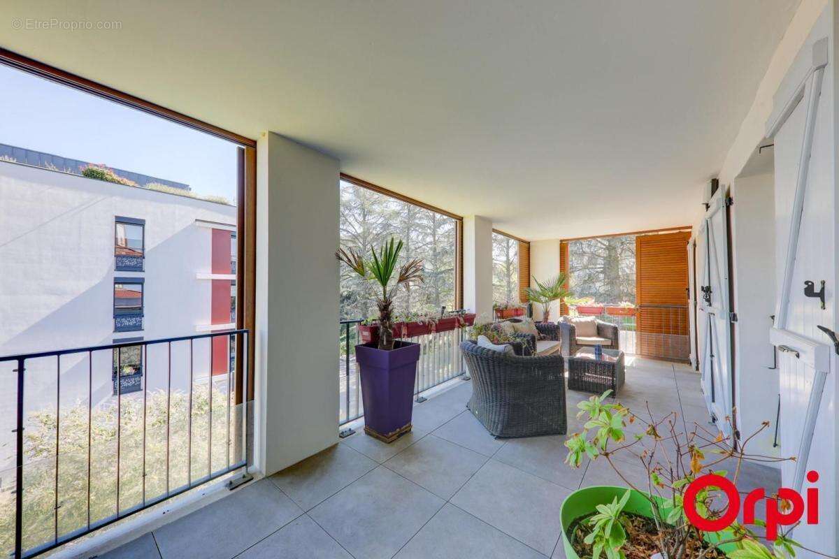 Magnifique  Duplex T4 avec terrasse et piscine - Lyon 5e - photo 4