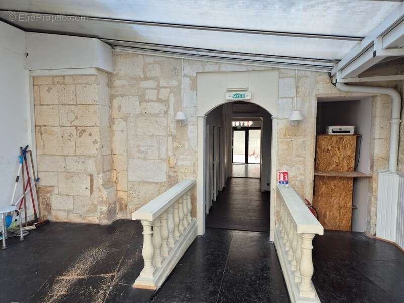 Local Commercial, 220 m2, face hôtel deVille - photo 8