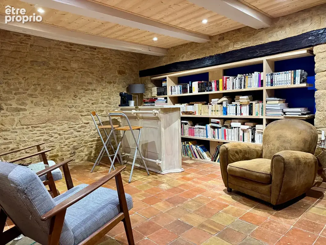 OINGT - Maison de village de 178 m² habitables - 3 chambres, 1 terrasse, cave à vin - photo 13