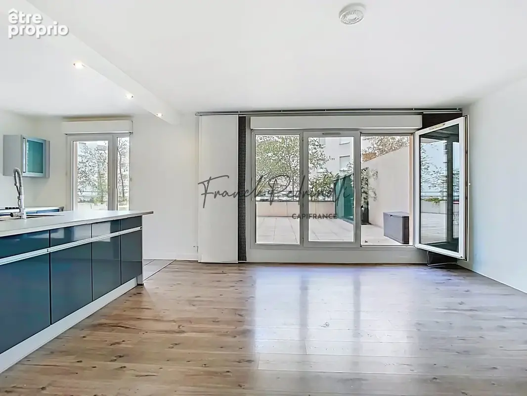 Beau T3 72 m²  VILLEURBANNE (69) CHARPENNES – Place Charles Hernu avec terrasse 75 m² - photo 5