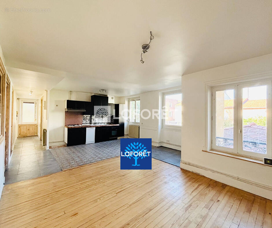 Appartement à LE COTEAU